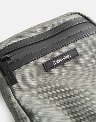 Calvin Klein Essential Reporter XS Bag